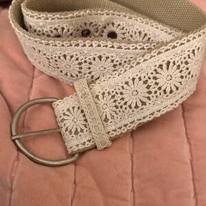 Source Unknown Floral Crochet Belt in Cream